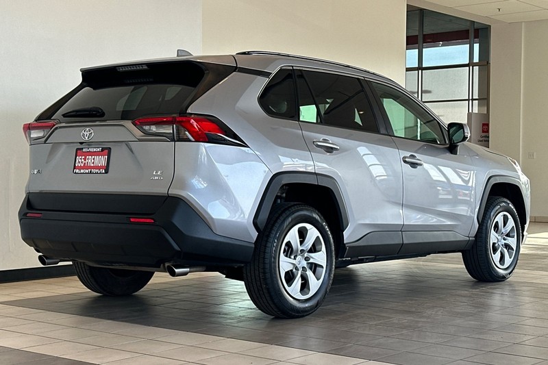 Toyota RAV4 Vehicle Full-screen Gallery Image 04