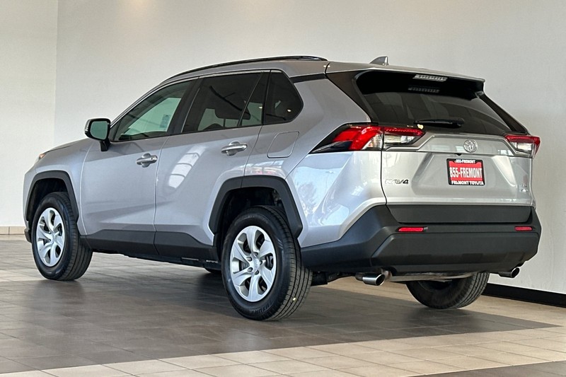 Toyota RAV4 Vehicle Full-screen Gallery Image 06