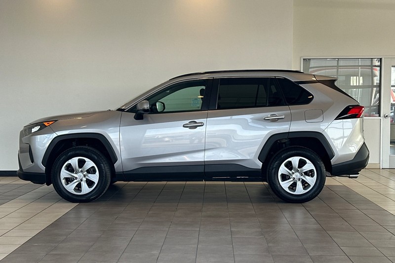 Toyota RAV4 Vehicle Full-screen Gallery Image 07