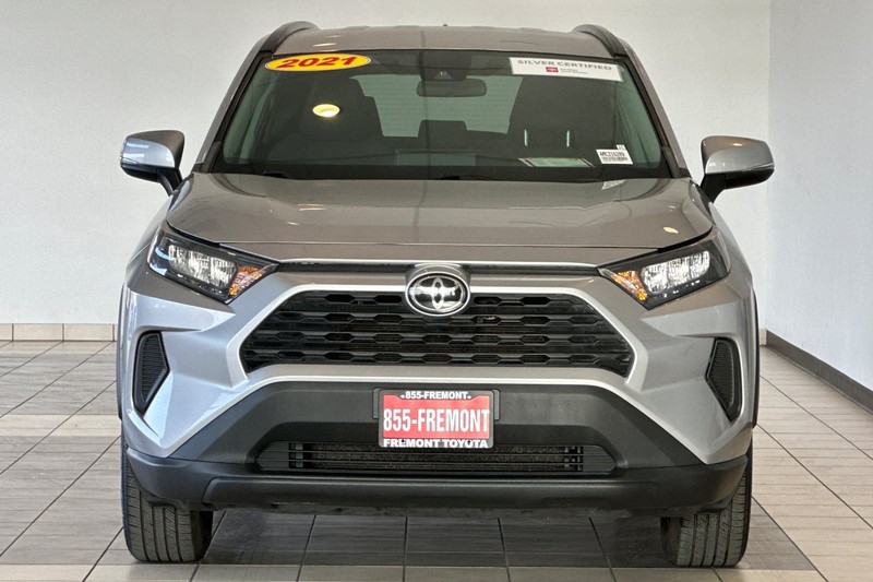 Toyota RAV4 Vehicle Full-screen Gallery Image 09