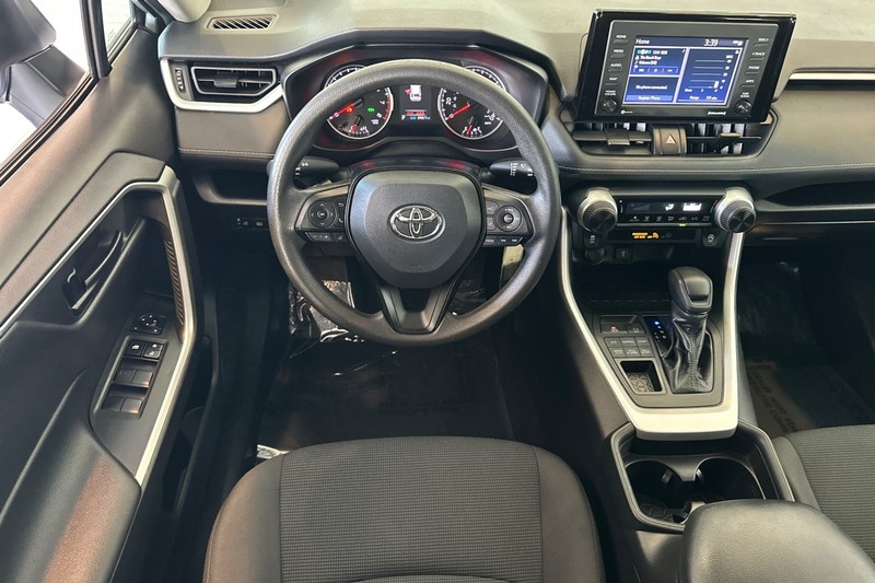 Toyota RAV4 Vehicle Full-screen Gallery Image 14