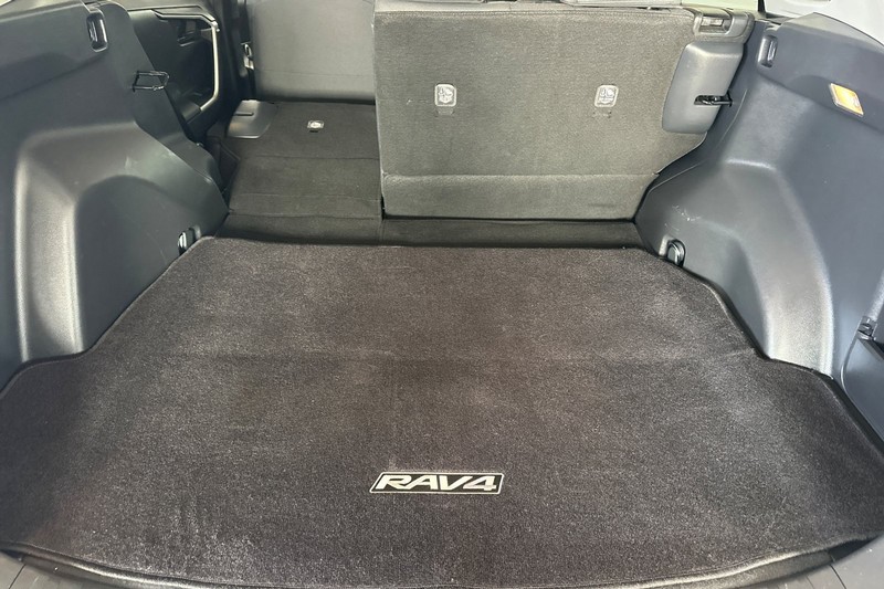 Toyota RAV4 Vehicle Full-screen Gallery Image 15