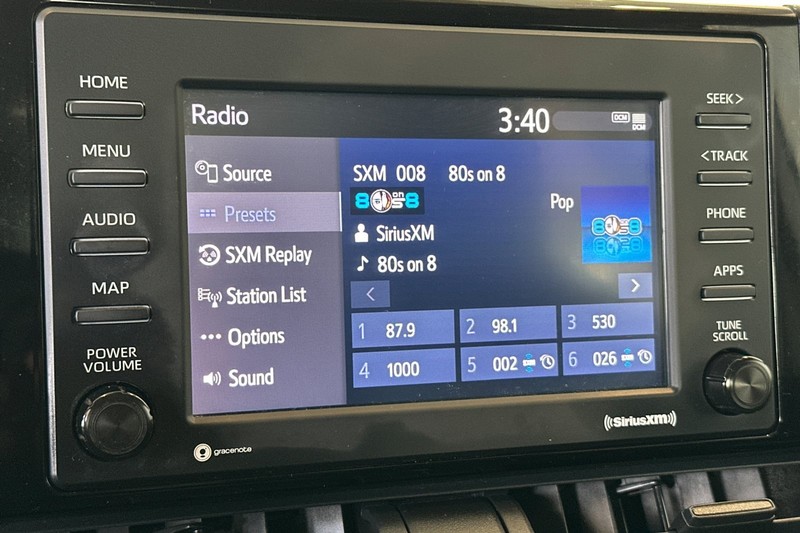 Toyota RAV4 Vehicle Full-screen Gallery Image 18