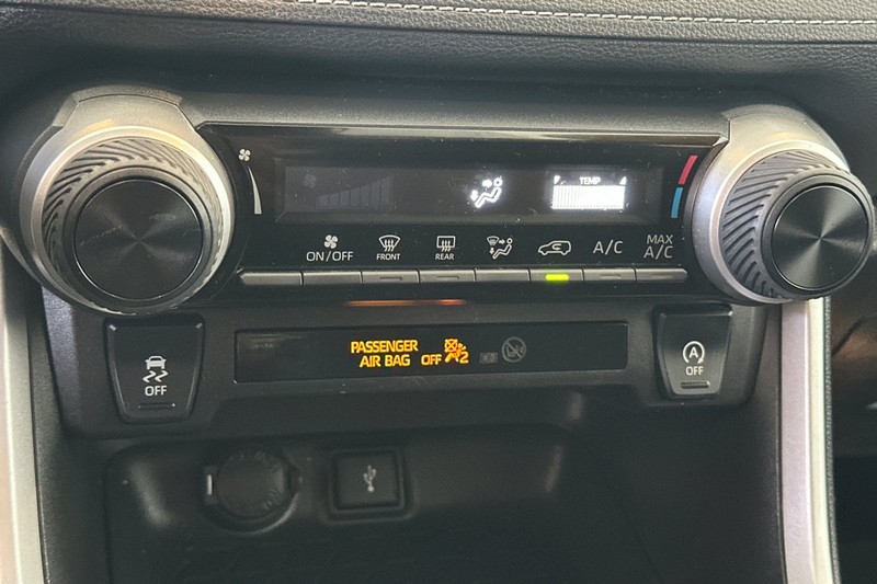 Toyota RAV4 Vehicle Full-screen Gallery Image 20