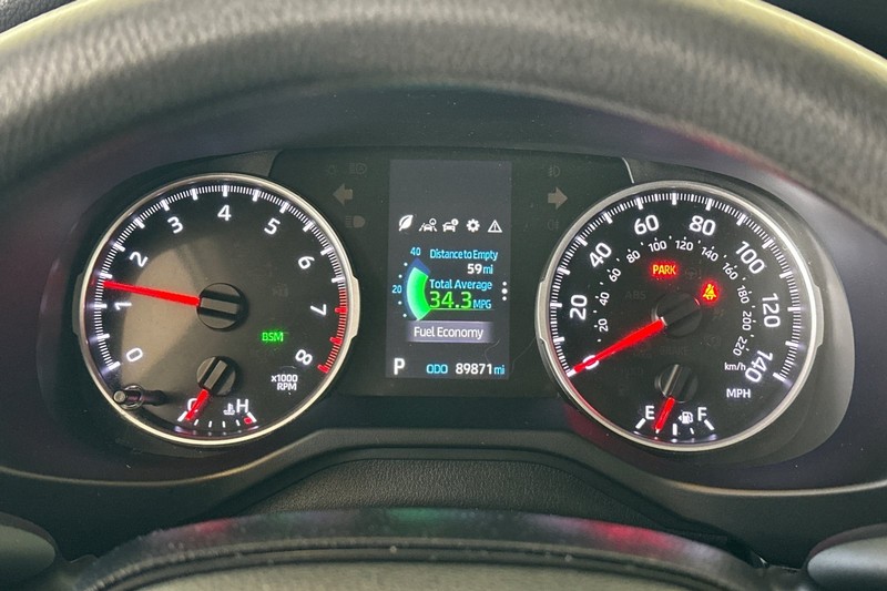 Toyota RAV4 Vehicle Full-screen Gallery Image 23