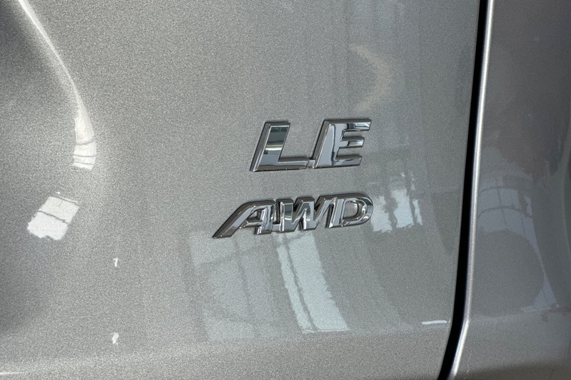 Toyota RAV4 Vehicle Full-screen Gallery Image 26