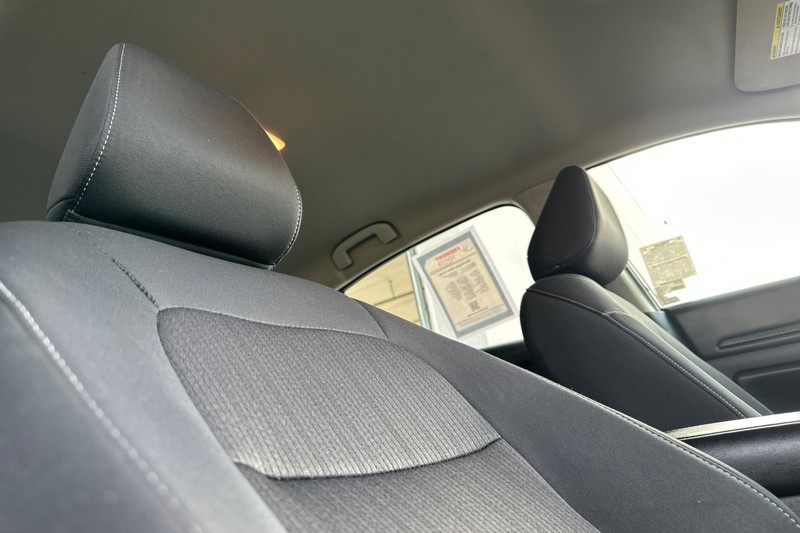 Nissan Altima Vehicle Full-screen Gallery Image 16