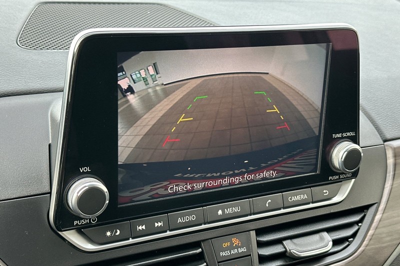 Nissan Altima Vehicle Full-screen Gallery Image 18