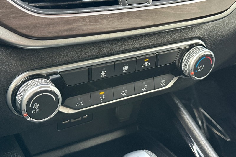 Nissan Altima Vehicle Full-screen Gallery Image 19