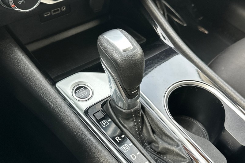 Nissan Altima Vehicle Full-screen Gallery Image 20