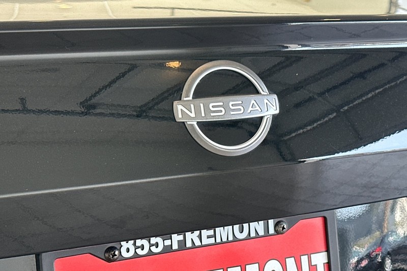 Nissan Altima Vehicle Full-screen Gallery Image 26