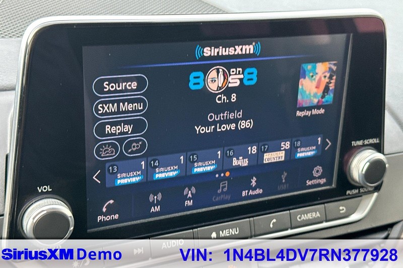 Nissan Altima Vehicle Full-screen Gallery Image 27