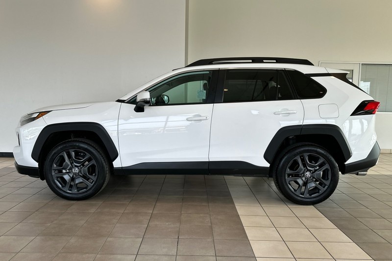 Toyota RAV4 Vehicle Full-screen Gallery Image 07