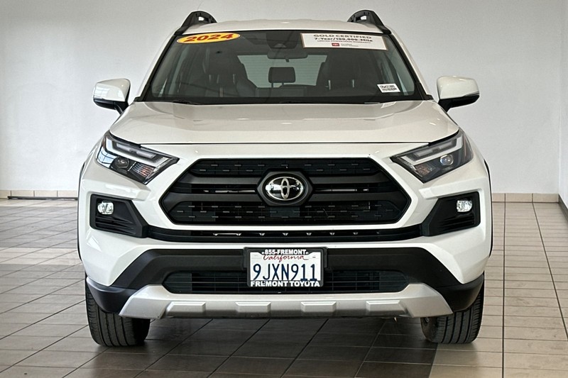 Toyota RAV4 Vehicle Full-screen Gallery Image 09