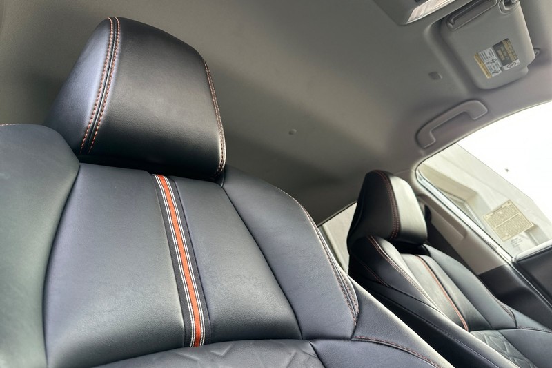 Toyota RAV4 Vehicle Full-screen Gallery Image 16