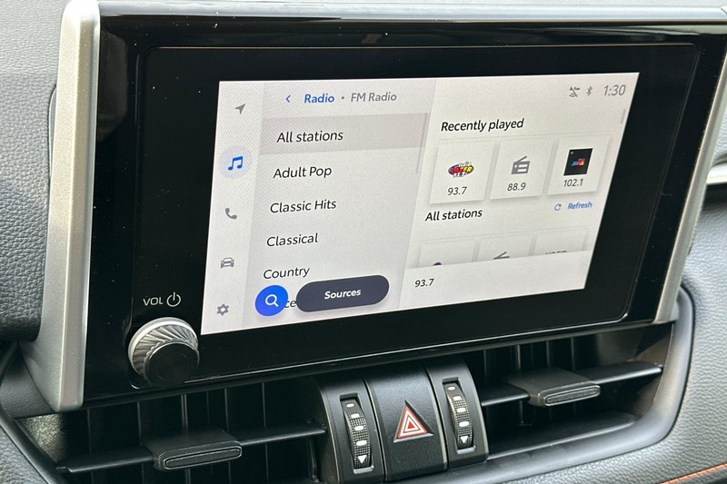 Toyota RAV4 Vehicle Full-screen Gallery Image 17