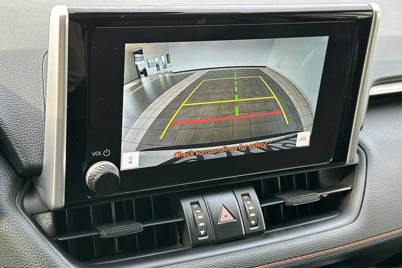 Toyota RAV4 Vehicle Full-screen Gallery Image 18