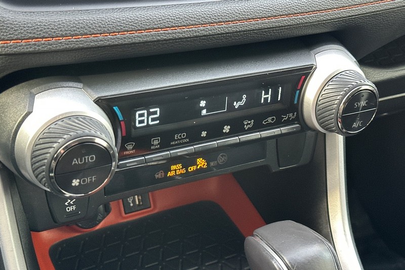 Toyota RAV4 Vehicle Full-screen Gallery Image 19