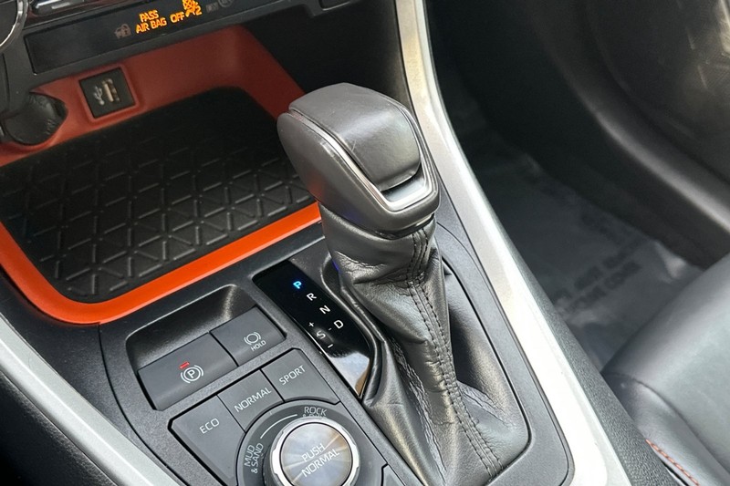 Toyota RAV4 Vehicle Full-screen Gallery Image 20