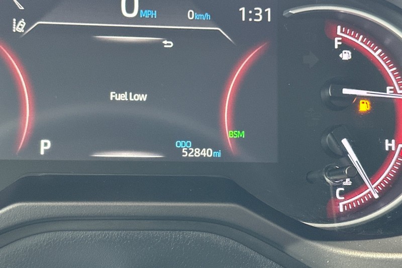 Toyota RAV4 Vehicle Full-screen Gallery Image 24