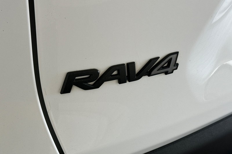 Toyota RAV4 Vehicle Full-screen Gallery Image 26