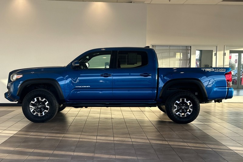 Toyota Tacoma Vehicle Full-screen Gallery Image 07