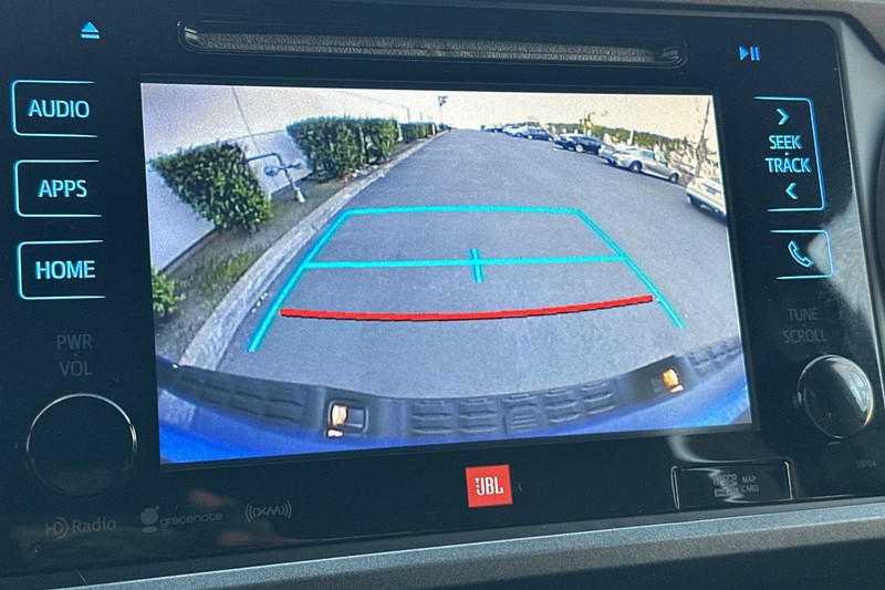 Toyota Tacoma Vehicle Full-screen Gallery Image 18