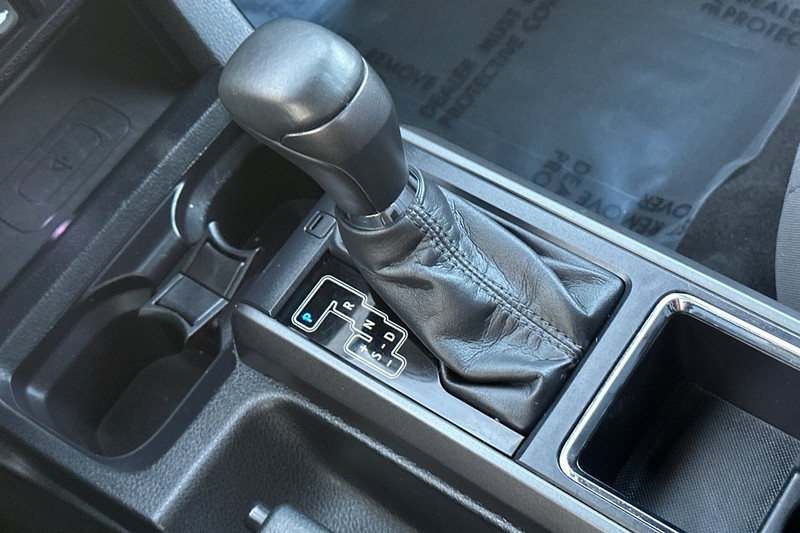 Toyota Tacoma Vehicle Full-screen Gallery Image 20