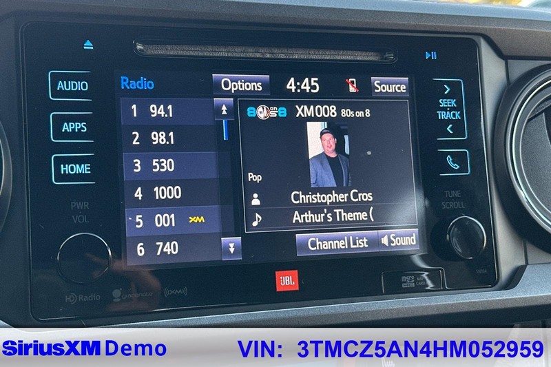 Toyota Tacoma Vehicle Full-screen Gallery Image 27