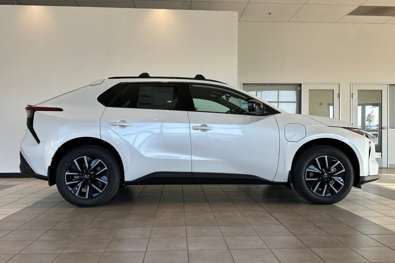 Toyota bZ Vehicle Full-screen Gallery Image 04