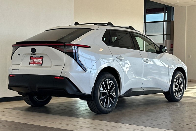 Toyota bZ Vehicle Full-screen Gallery Image 05