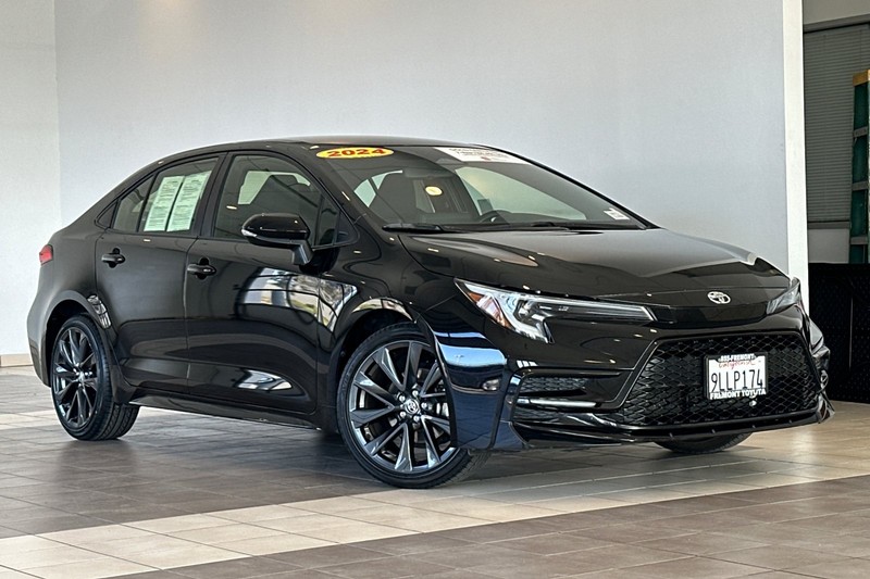 Toyota Corolla Vehicle Full-screen Gallery Image 02