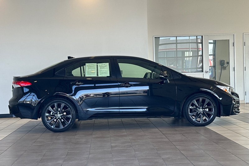 Toyota Corolla Vehicle Full-screen Gallery Image 03