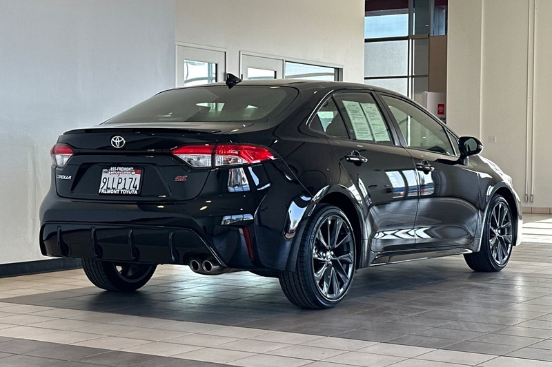 Toyota Corolla Vehicle Full-screen Gallery Image 04