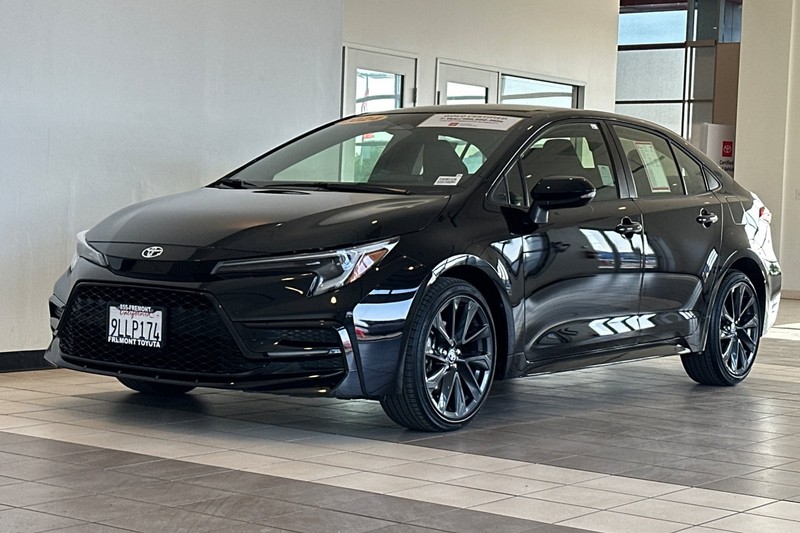 Toyota Corolla Vehicle Full-screen Gallery Image 08