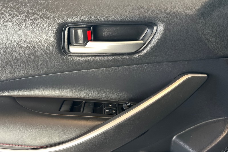 Toyota Corolla Vehicle Full-screen Gallery Image 11