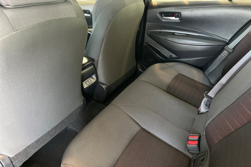 Toyota Corolla Vehicle Full-screen Gallery Image 12