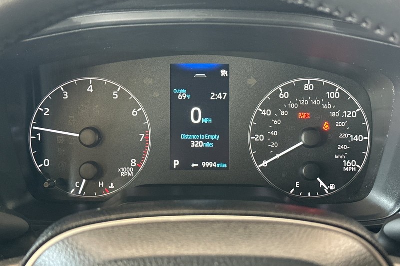 Toyota Corolla Vehicle Full-screen Gallery Image 24