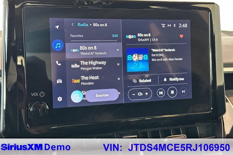 Toyota Corolla Vehicle Full-screen Gallery Image 28