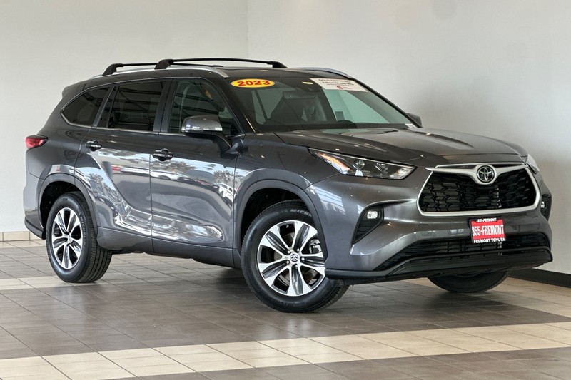 Toyota Highlander Vehicle Full-screen Gallery Image 02