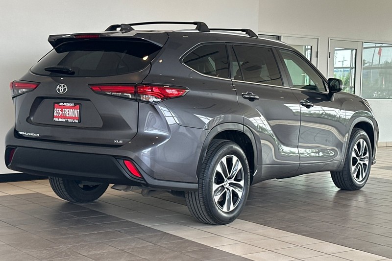 Toyota Highlander Vehicle Full-screen Gallery Image 04