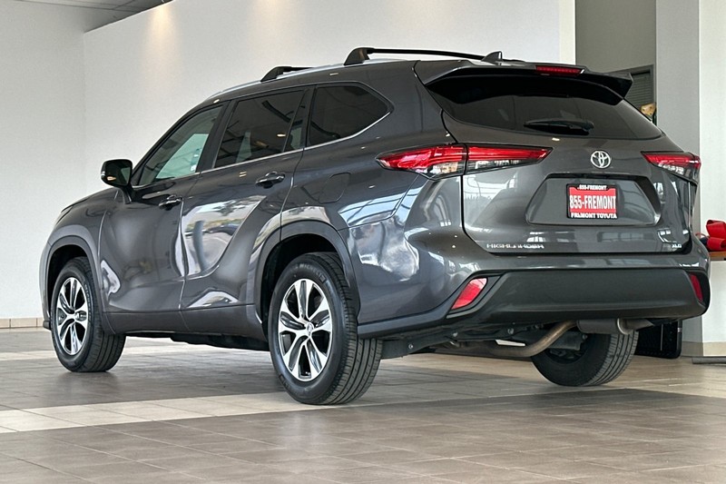 Toyota Highlander Vehicle Full-screen Gallery Image 06