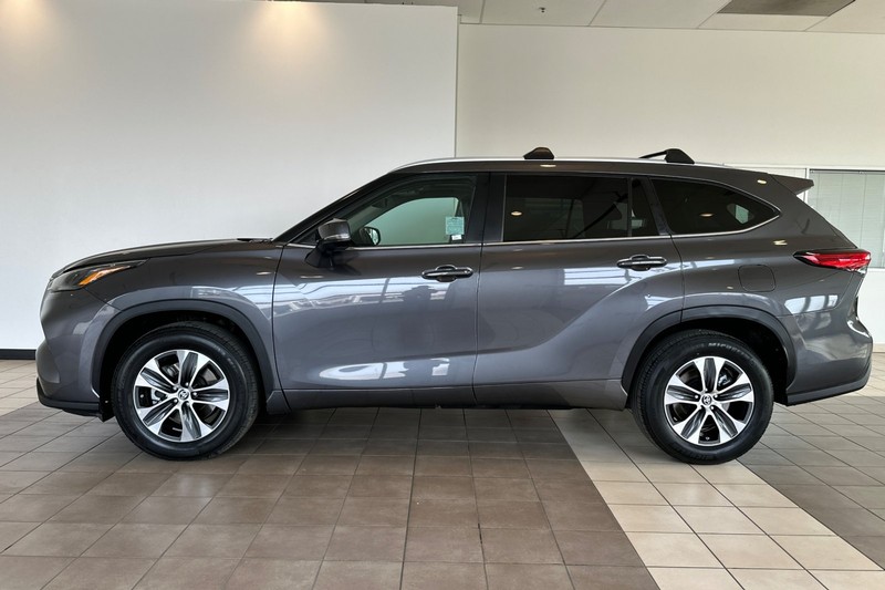 Toyota Highlander Vehicle Full-screen Gallery Image 07