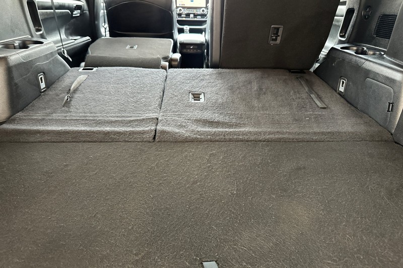 Toyota Highlander Vehicle Full-screen Gallery Image 16