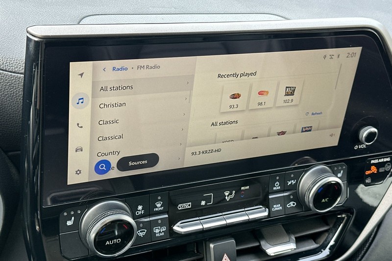 Toyota Highlander Vehicle Full-screen Gallery Image 19