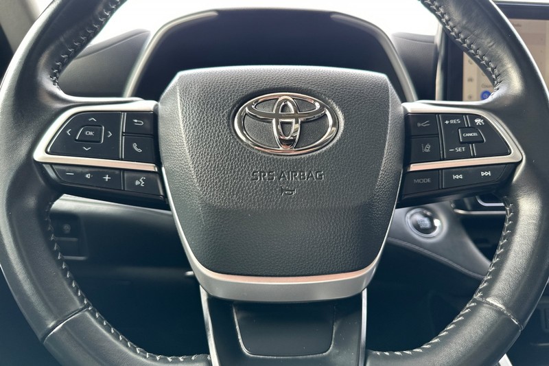 Toyota Highlander Vehicle Full-screen Gallery Image 24