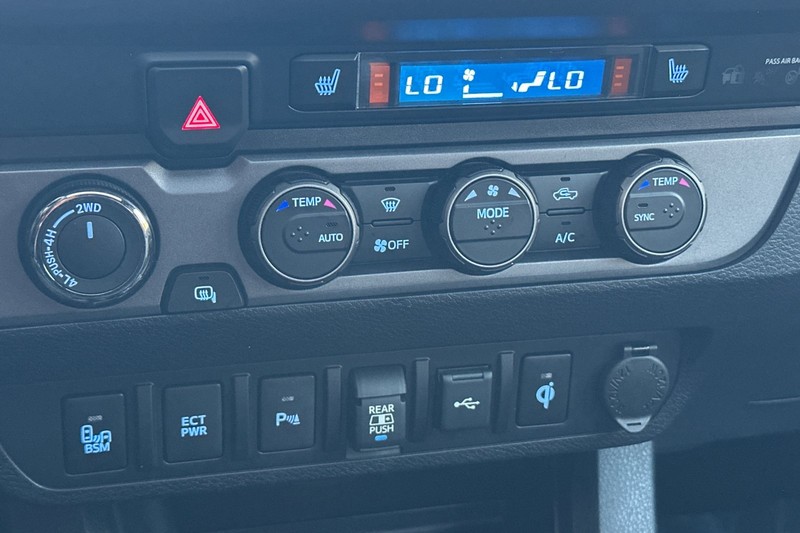 Toyota Tacoma 4WD Vehicle Full-screen Gallery Image 20