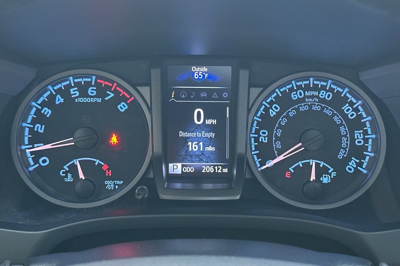 Toyota Tacoma 4WD Vehicle Full-screen Gallery Image 24