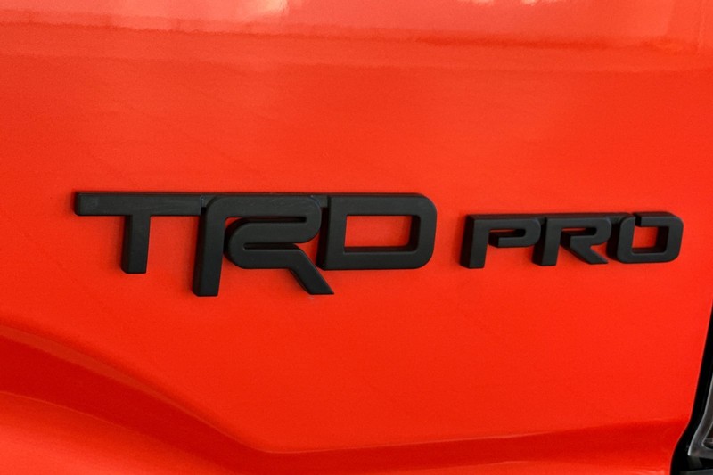 Toyota Tacoma 4WD Vehicle Full-screen Gallery Image 27