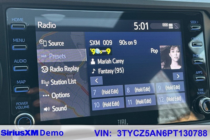 Toyota Tacoma 4WD Vehicle Full-screen Gallery Image 28